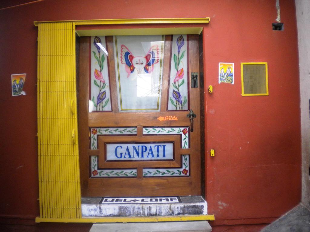 Ganpati Guest House Βαρανάσι Εξωτερικό φωτογραφία